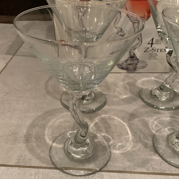 Libbey set of four Z-Stem Martini glasses. No flaws - Picture 5 of 5